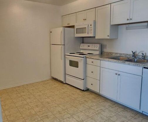 2 beds, 1 bath, 715 sqft, $995, Unit A204