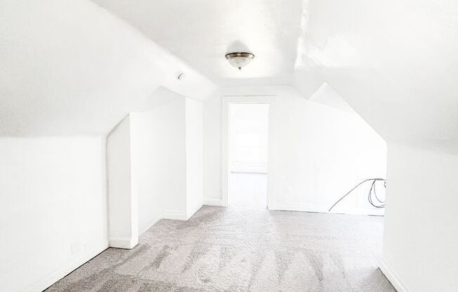 3 beds, 1 bath, $1,600, Unit Apt 2