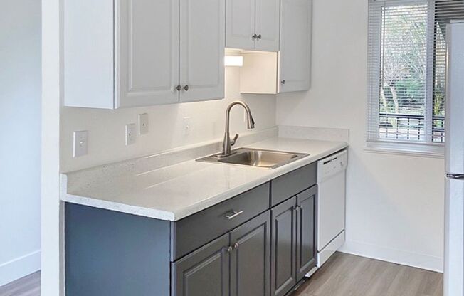 2 beds, 1 bath, 886 sqft, $1,575, Unit 117