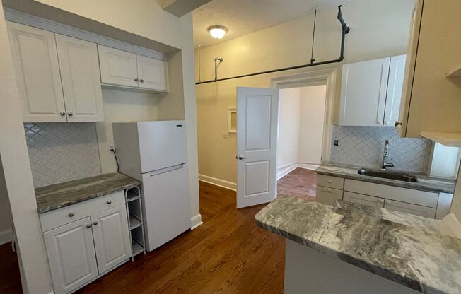 2 beds, 1 bath, $2,150, Unit Unit 15B