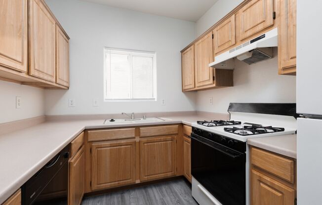 2 beds, 2 baths, $1,300, Unit Bldg 11