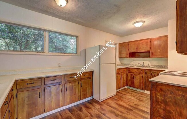 2423 THRASHER AVE