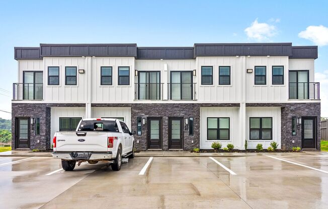 Hickory Grove Blvd - 111