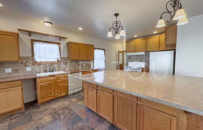 4 beds, 4 baths, $3,250