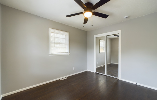 Charming 3-bed, 1-bath home with gleaming hardwood floors!