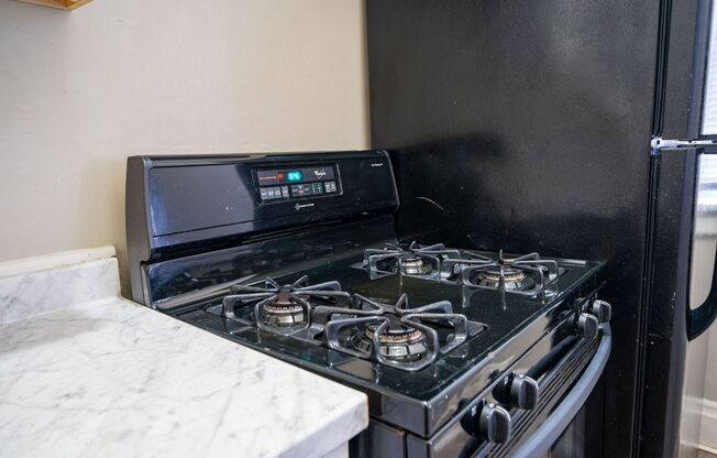 Studio, 1 bath, $875, Unit 10