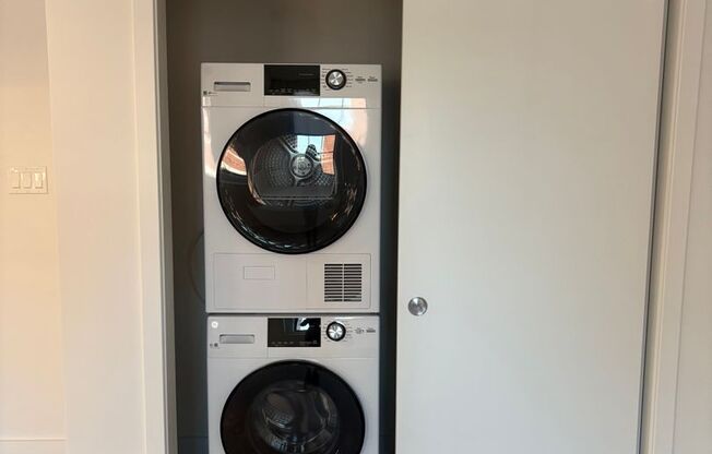 1 bed, 1 bath, 745 sqft, $2,375, Unit 405