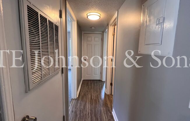 2 beds, 1 bath, $830, Unit 1395 HILLSIDE GARDEN-1395 H