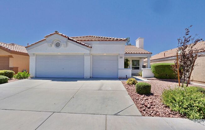Charming Single-Story Home with 3-Car Garage – Great Location!