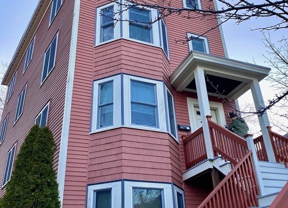 3 SHERIDAN ST