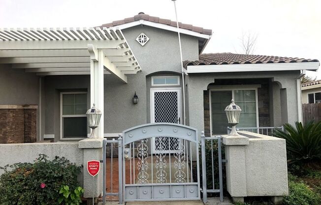 3 Bed 2 Bath in Dinuba!