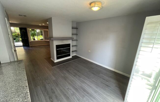 2 Bedroom 2 1/2 Bath Townhouse w/2-Car Garage in Point Loma Heights