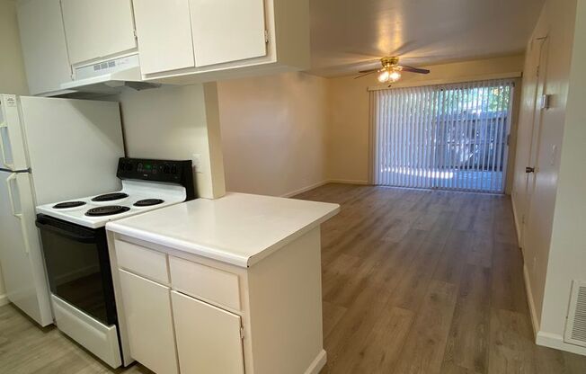 2 beds, 1 bath, 800 sqft, $2,150, Unit B