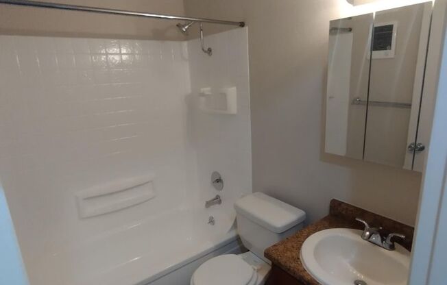 1 bed, 1 bath, 592 sqft, $1,350, Unit 004