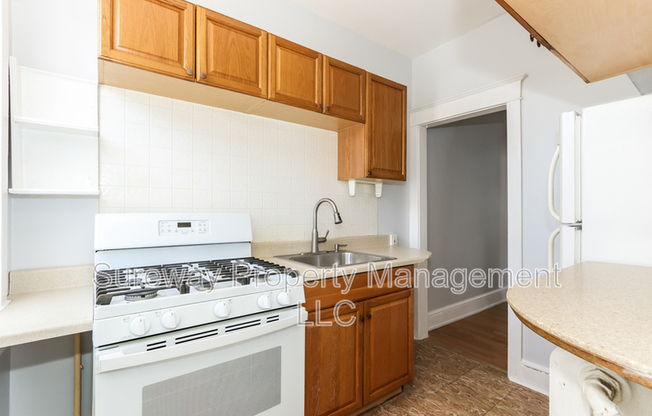 139 E PLUMSTEAD AVE