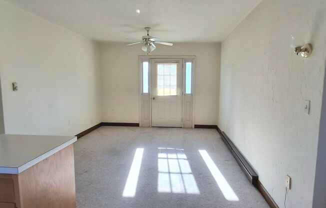 2 beds, 1 bath, $995, Unit Apt. 202