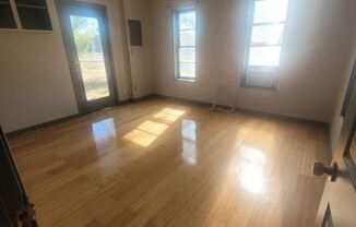 2 beds, 1 bath, $699