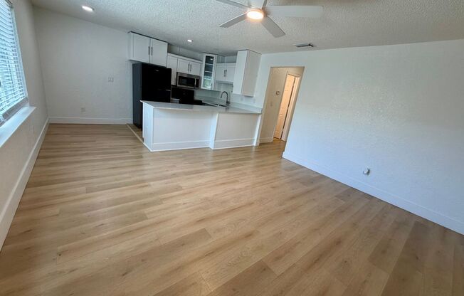2 beds, 1 bath, 889 sqft, $1,699, Unit 10-5215