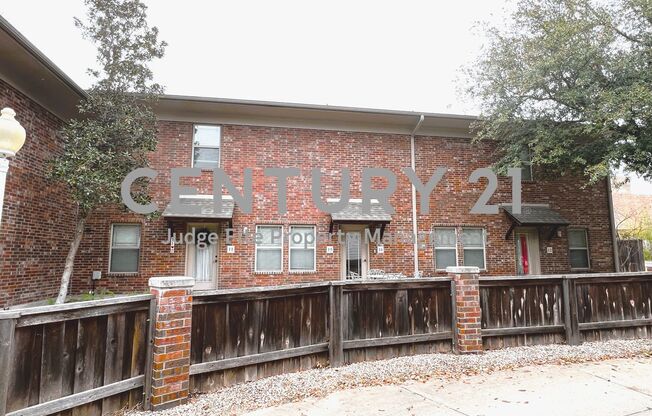 Cozy 1/1 Second Floor Apartment in Waxahachie For Rent!