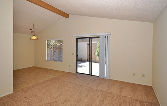 Lovely single level end unit in Tanglewood including Private Patio and Amenities!!!