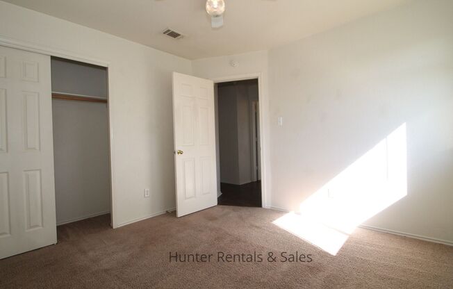 3 beds, 2 baths, $1,325