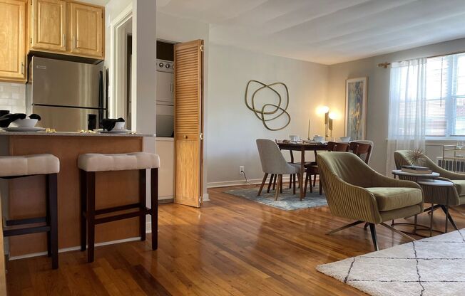 2 beds, 1 bath, 897 sqft, $2,335, Unit C-01