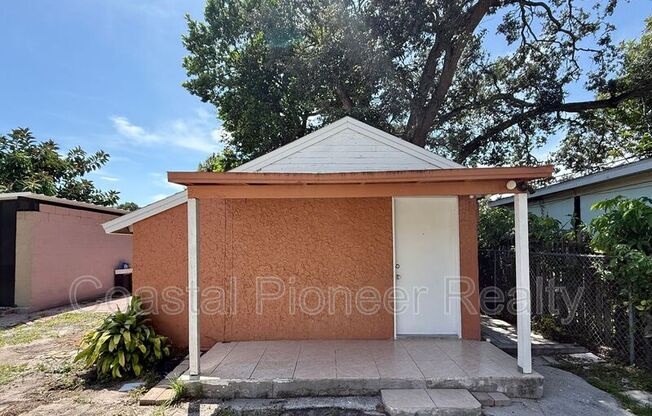 2106 N HIMES AVE