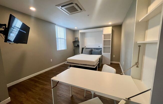 Studio, 1 bath, 232 sqft, $2,050, Unit 434-306