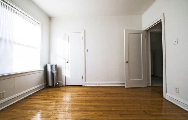 1717 W 77th