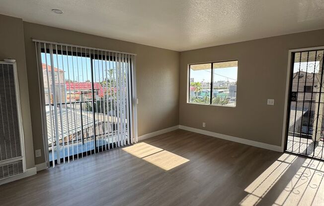 Spacious 1 Bedroom in Inglewood !!! - $1,750 with Parking !!!!