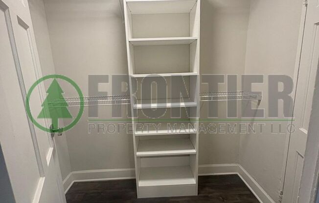 Studio, 1 bath, 465 sqft, $895, Unit 6244 Oakland Ave #103