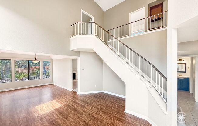 Beautiful 4B/2.5BA House in Vista w/ Attached Garage & AC! 1–2 Year Fixed Rate!