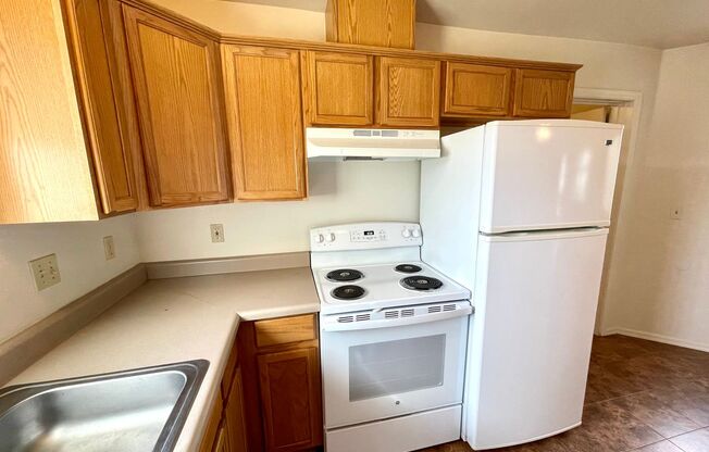 2 beds, 1 bath, $1,100