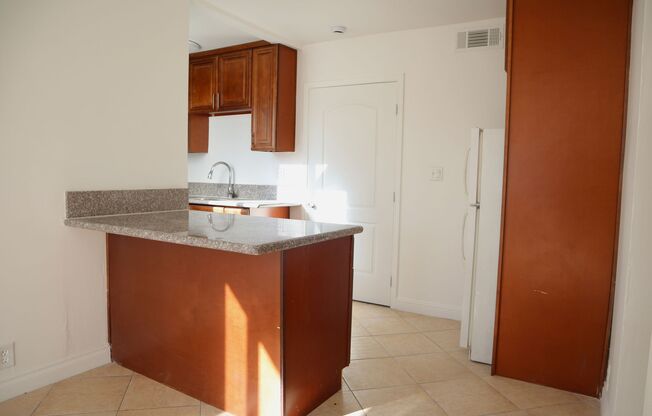 8655 W Pico Blvd Apartments