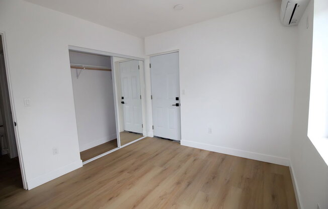 3 beds, 1 bath, $2,762, Unit 1/2a
