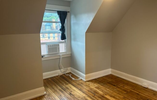 1 bed, 1 bath, 1,000 sqft, $1,375, Unit Apt 4