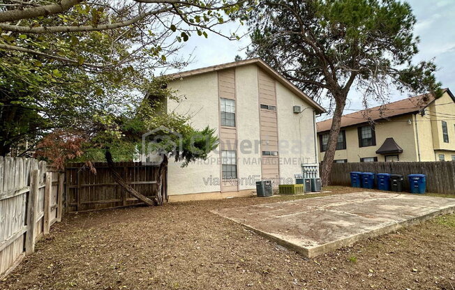 2 beds, 1 bath, 772 sqft, $797