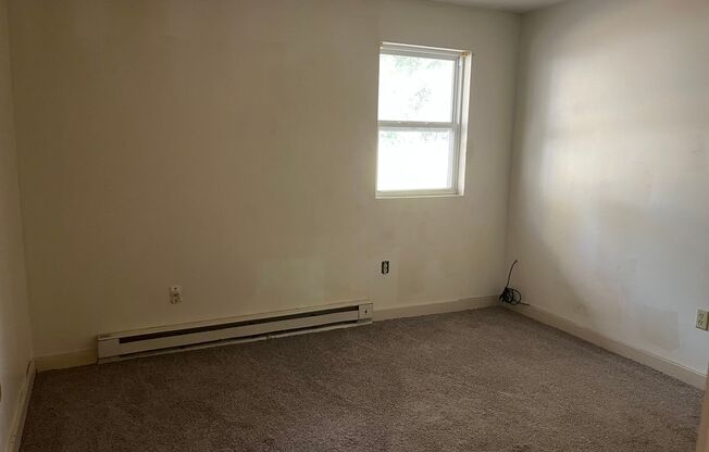 4 beds, 1 bath, $1,000