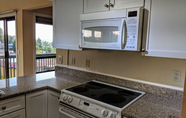 2 beds, 2 baths, $2,600, Unit Apt 303