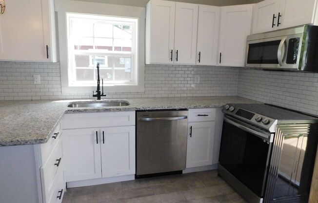 Newly Renovated 2 bed 1 bath cottage