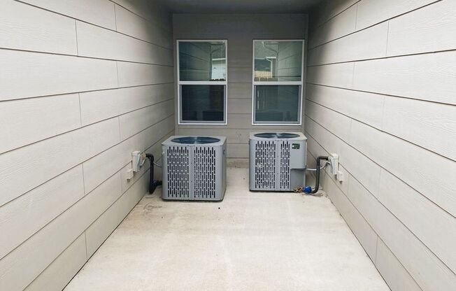 3 BEDROOM  2 BATH DUPLEX Belaire