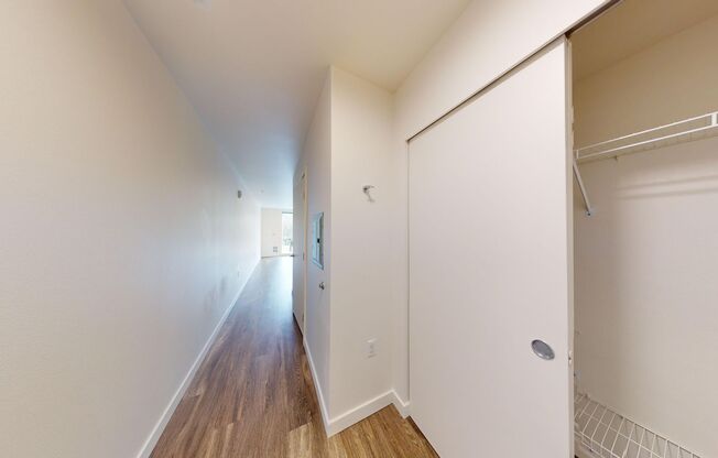 Studio, 1 bath, 338 sqft, $1,250, Unit 302