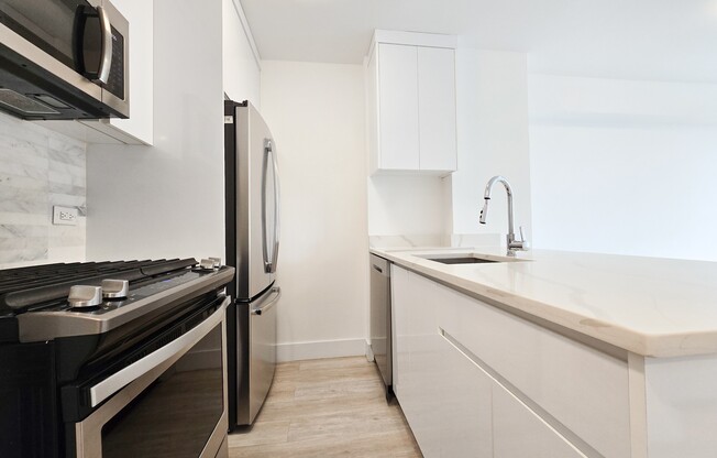 1 bed, 1 bath, 650 sqft, $5,295, Unit 19E