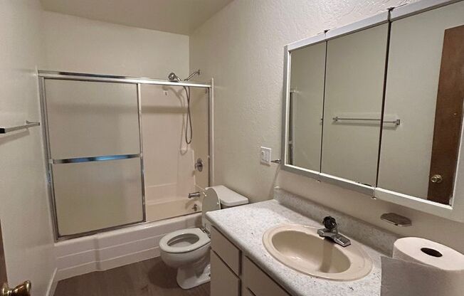 2 beds, 1 bath, 900 sqft, $1,850, Unit #1