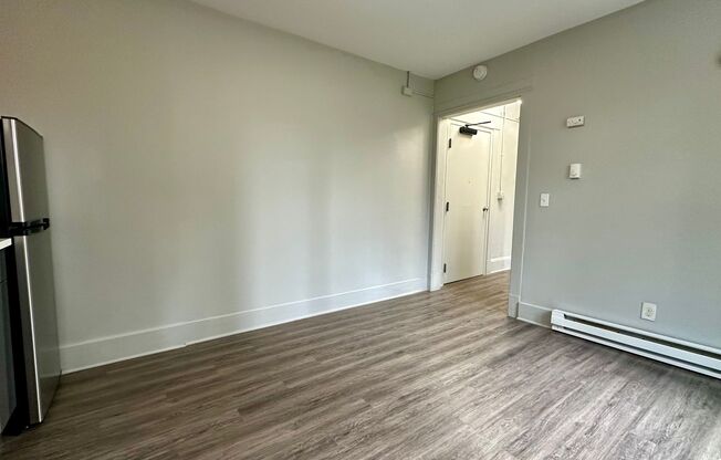 1 bed, 1 bath, 355 sqft, $1,425, Unit 201