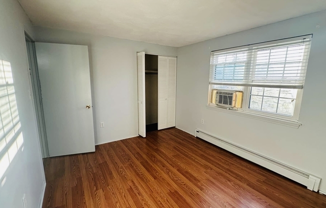 2 beds, 1 bath, 800 sqft, $2,500, Unit 105