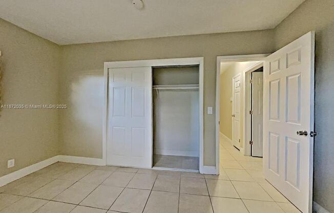 5261 SW 8 CT