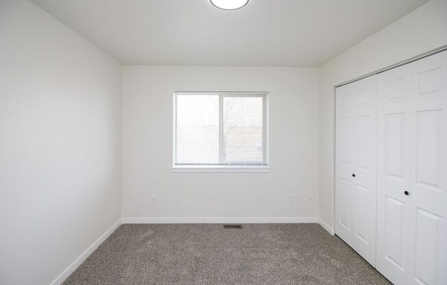 3 beds, 2.5 baths, 1,268 sqft, $1,735, Unit 4015-02