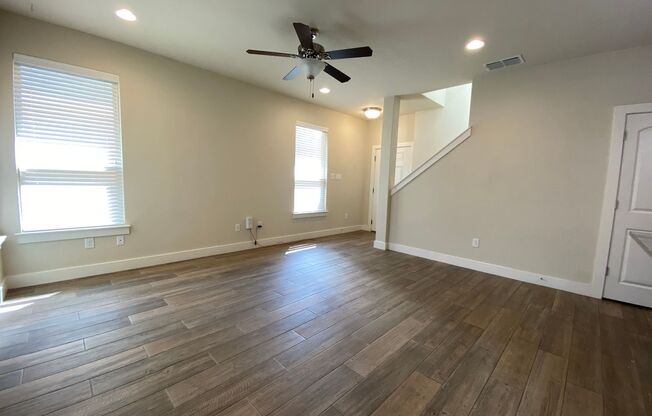 Live Minutes from Gruene and Downtown New Braunfels! / Fridge, Washer, Dryer Included/ Inside the Loop / CISD