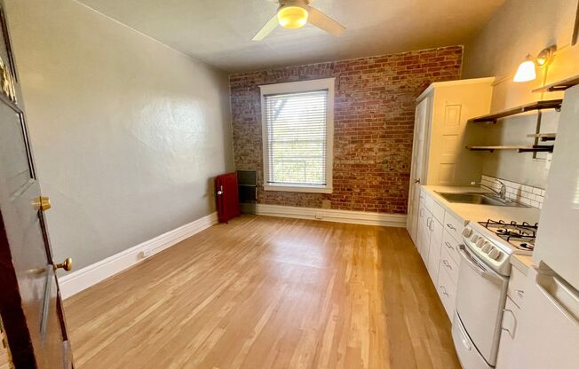 Studio, 1 bath, 259 sqft, $700, Unit 304